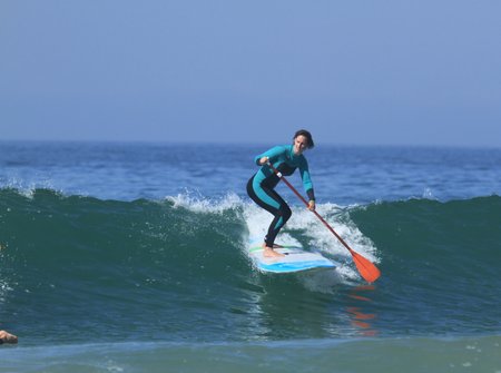 Onze Instructeur Fenna tijdens Sup surf in de golven 